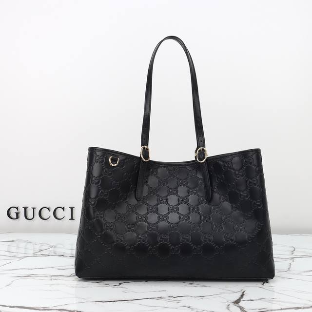 专柜品质，原厂皮，款号815213克压花尺寸：宽38X高25X侧宽15。现货出货！