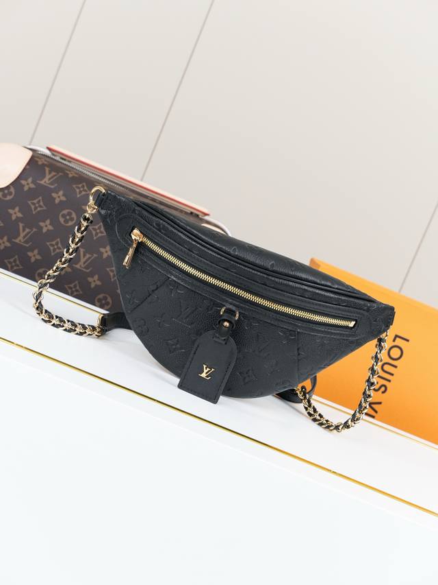 动态163C01芯片 M14353黑压 顶级原单 独家背景实拍 标志性的High Rise 腰包在标志性的Monogram Empreinte 皮革中为本季重新