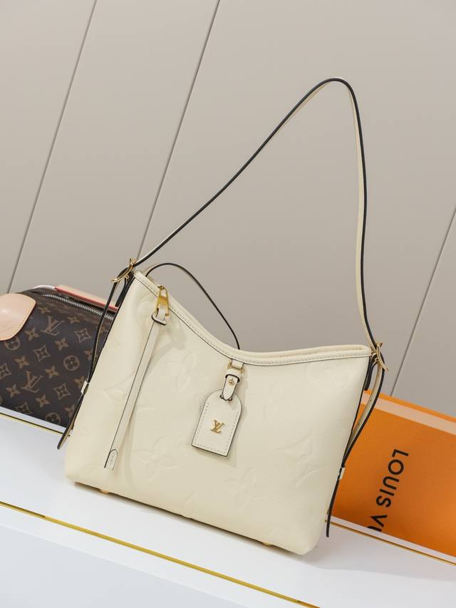 动态163C01芯片 M46293奶白 顶级原单 独家背景实拍 本款 Carryall 小号手袋取材 Monogram Empreinte 压纹皮革，以柔软质地