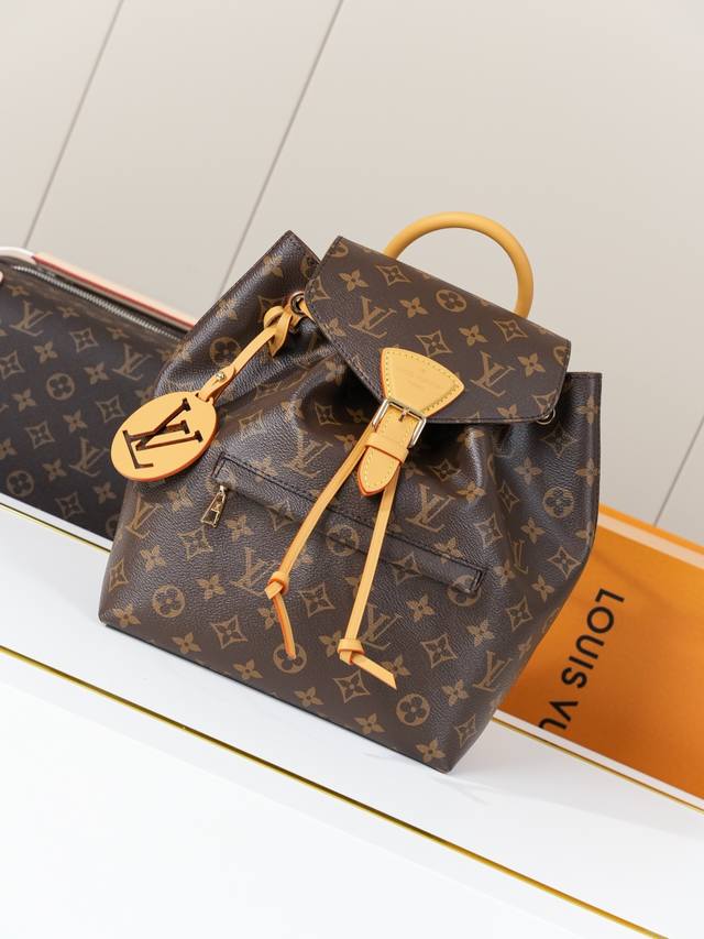 动态163C01芯片 M45501老花 顶级原单 独家背景实拍 全新 Montsouris 小号双肩包取材 Monogram 帆布和牛皮，搭配源自品牌档案的搭扣