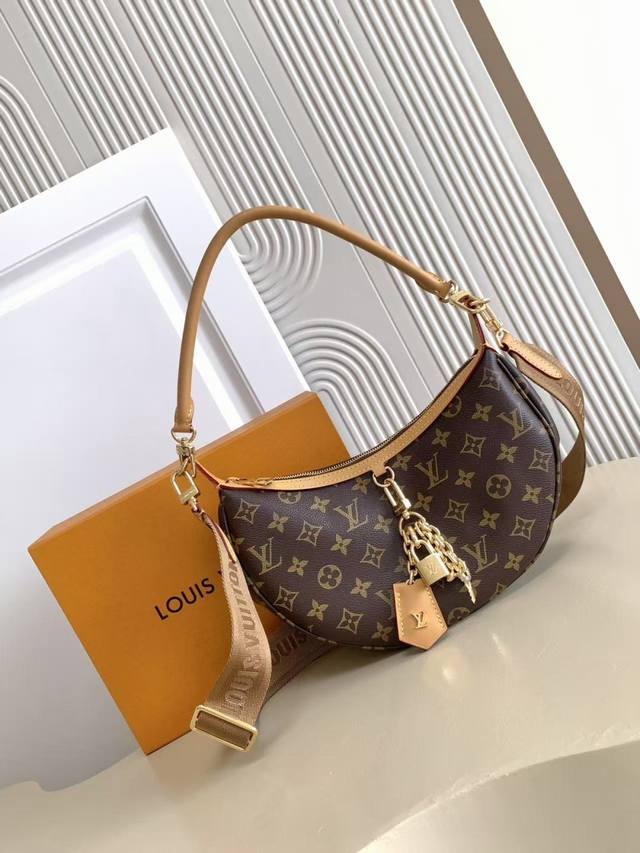 动态163C01芯片 M12939 老花 顶级原单 独家背景实拍 Looping 手袋从 Cruise 早春系列的 Loop 手袋汲取灵感，以 Monogram