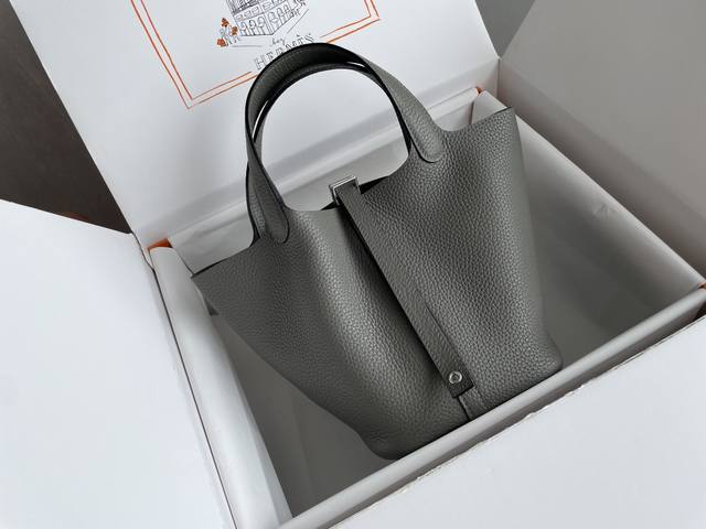 原价1500 618狂欢特惠活动 杏仁绿银扣 半手缝 牛皮 全新无质量问题 无礼盒 有布袋 尺寸：18Cn