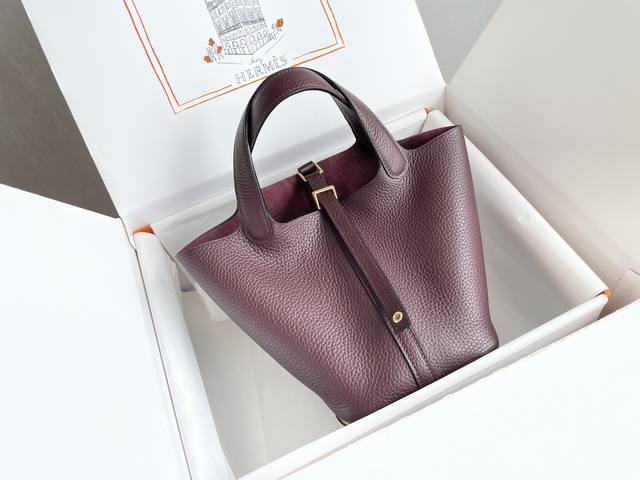 原价1500 618狂欢特惠活动 酒红金扣 半手缝 牛皮 全新无质量问题 无礼盒 有布袋 尺寸：18Cn