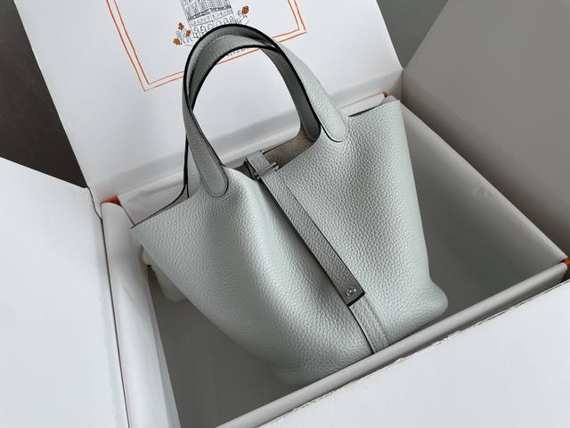 原价1500 618狂欢特惠活动 圣杯蓝银扣 半手缝 牛皮 全新无质量问题 无礼盒 有布袋 尺寸：18Cn