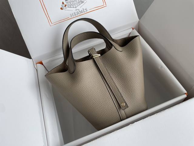 原价1500 618狂欢特惠活动 斑鸠灰金扣 半手缝 牛皮 全新无质量问题 无礼盒 有布袋 尺寸：18Cn