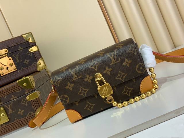 顶级原单复刻独家实拍 Steamer 迷你手袋 M14738 复古 Pvc 本款 Steamer 迷你手袋取材 Monogram 帆布，搭配做旧牛皮革饰边和耀目