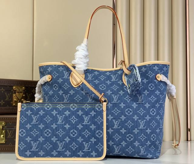 顶级原单复刻独家实拍对版 Neverfull 中号手袋 M13192 牛仔 本款 Neverfull 中号手袋为 Monogram 丹宁布点缀牛皮革饰边，借侧面