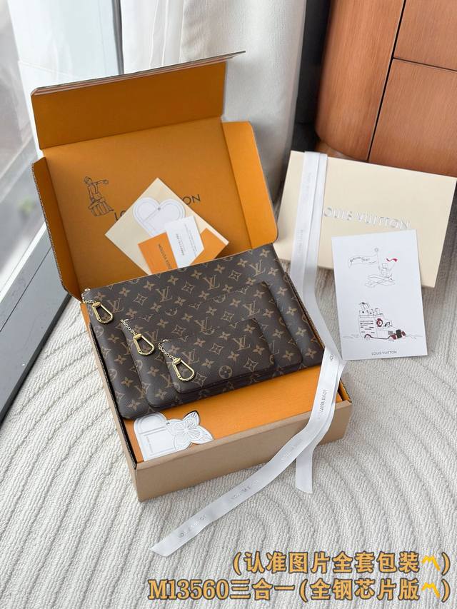 出厂价P M13560 三合一 A级全钢 个性化定制版！变码芯片、鑰匙零錢包 L M S 這款全新的Pochette CléS M是1984年推出的品牌標誌性系