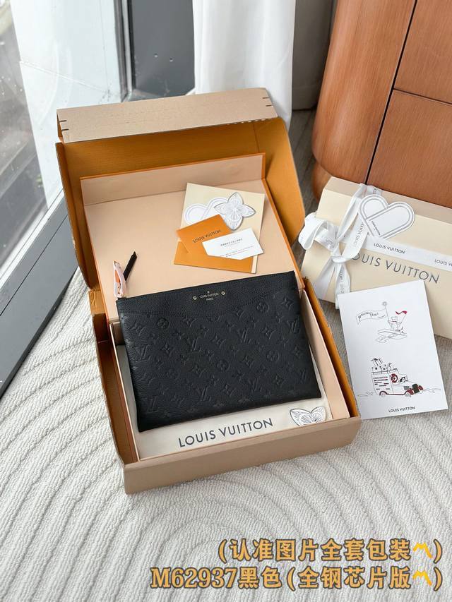 出厂价P M62937 黑色 A级全封闭 个性化定制版！变码芯片、Monogram Empreinte皮革裁制而成，饰有经典的路易威登Monogram压纹，此款