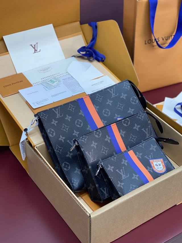 出厂价P 升级版本P2540黑花！芯片版、Trio Mon Monogram 盥洗袋！本款 Trio 盥洗袋出自 Mon Monogram 系列，借尺寸各异的手