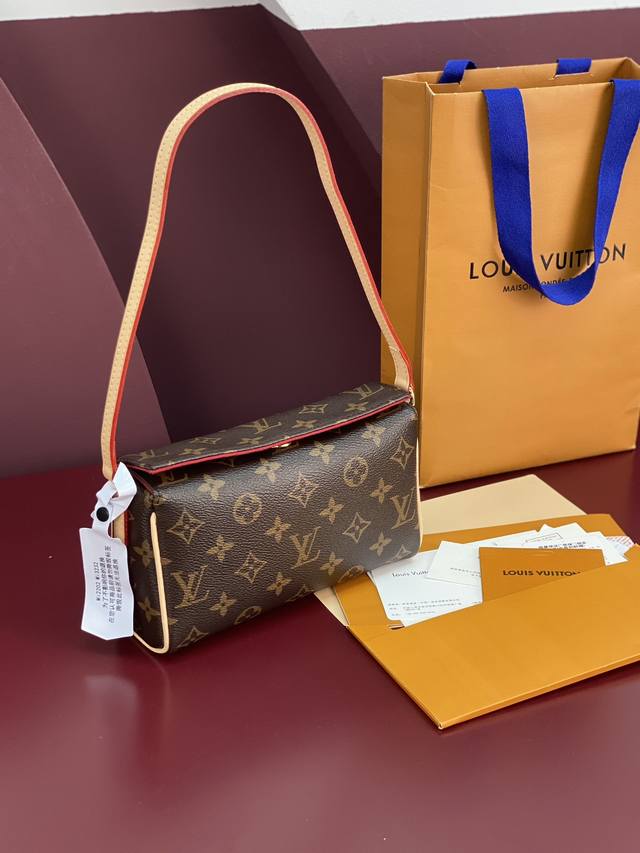 出厂价P M51900 老花 中古系列 盒子包 以Monogram 帆布制成，可手拿，肩背两用。配有不可拆卸式肩带和可拆卸金属链条。平日携带，典雅高贵。- 磁铁