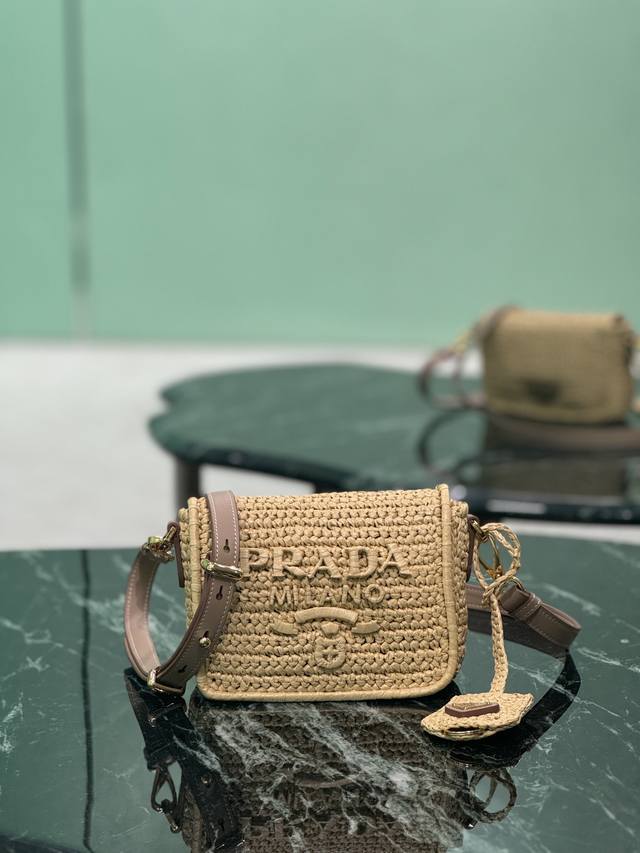 编织盖头包 小盖头斜挎包,满满的艺术气息~拉菲草编织非常扎实 超有质感 日常搭配私服也不会出错的单品 自然风的设计 仿佛都能呼吸 尺寸:12×16.5×5Cm 编织盖头包 小盖头斜挎包,满满的艺术气息~拉菲草编织非常扎实 超有质感 日常搭配私服也不会出错的单品 自然风的设计 仿佛都能呼吸 尺寸:12×16.5×5Cm