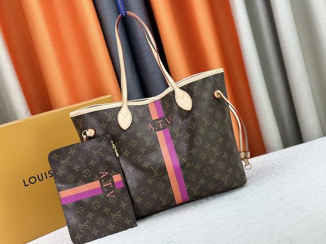 升级原版 M13758 M14210 M45686 M46649 M58907 M13675 M40995本款 Neverfull 中号手袋先后采用压印和印花工