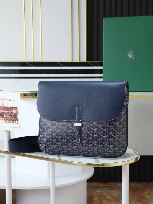 原厂皮 特级品质 原厂货 Coursier邮差包时尚、轻便、小巧，是都市人的完美伴侣。它有一个主隔层和一个后贴袋，可存放日常必需品。Coursier 邮差包的肩