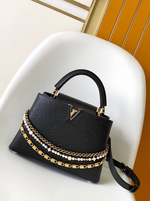 M11906鸵鸟纹 M12345黑色 M12279白色 M11908黑色 M11906 绿色 特级原厂皮 动态芯片 本款 Capucines Bb 手袋出自 T