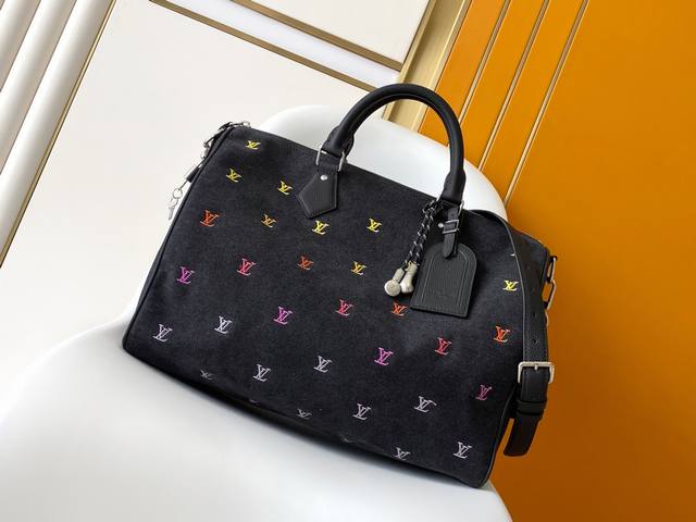 M14136 顶级原单 动态 163 Lv Blason Denim将音乐翻译成Pharrell Williams的时尚语言，为Speedy 40 Bandou