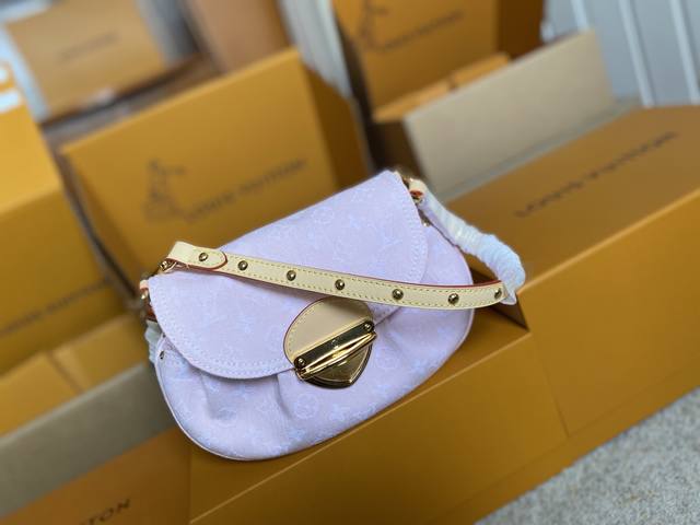 顶级原单 M13347支持Nxp芯片感应 本款Sunset手袋依托精湛漂白工艺，令诞生于2005年的Monogram Denim图案回归新季视野。光滑皮革饰边和