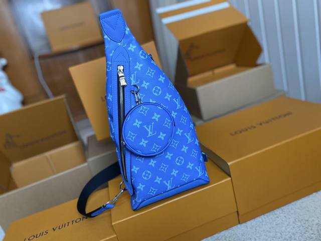 顶级原单 M31075蓝花M30936黑 Duo 单肩包Duo 单肩包拼接 Monogram 帆布和 Taga 牛皮革，设有存放零钱或其他所需的可拆卸拉链袋和拉