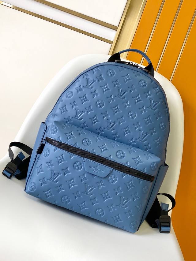 163C01 芯片 M14884 顶级原单复刻M46553压花 本款 Discovery 双肩包以 Monogram 压纹牛皮革塑造柔软贴身构型，辅以金属件的沉