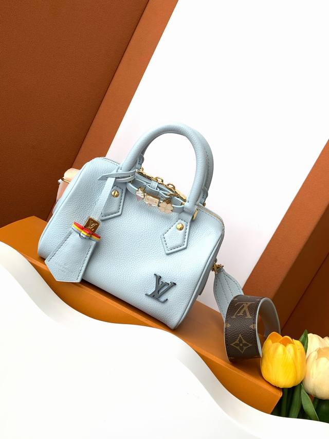 Speedy 18 手袋 动态变码芯片 特级加强版 型号： M24604 皮料： 是意大利A级皮料 五金： 采用进口A级全钢五金 包装： 全套原厂Mb包装 尺寸