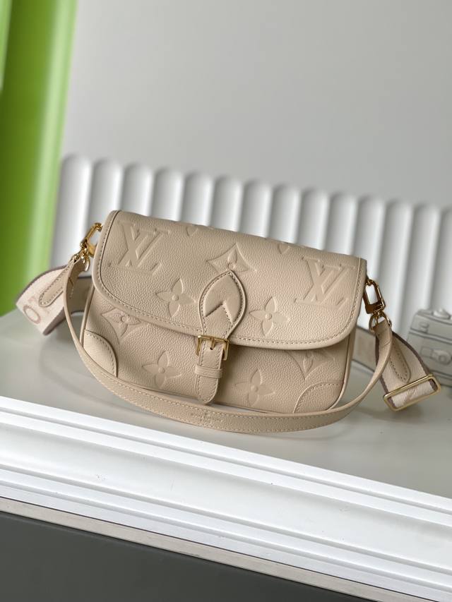 M13231 24×15×9 Diane 全皮法棍包