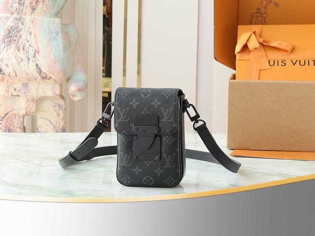 出厂价P 顶级原单 独家实拍 M81522老花 M82522黑花手机包系列 S-Lock Vertical Wearable 钱夹取材路易威登经典 Monogr 出厂价P 顶级原单 独家实拍 M81522老花 M82522黑花手机包系列 S-Lock Vertical Wearable 钱夹取材路易威登经典 Monogr