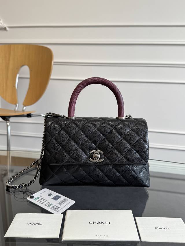 As92990 最新棱格细颗粒压花小牛皮配与黑色球枣红提纹手柄单肩斜挎手提中号口盖包，颗粒压花小牛皮 、黑色球纹与古银色金属 ，尺寸：14X24X10