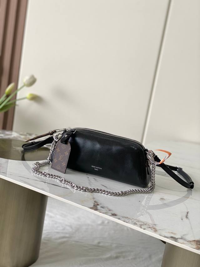 顶级原单半钢五金 163C01芯片 M14544黑 头层皮正品开发 本款 Pochette Vibe 手袋出自 Lv Vibe 系列，为亮泽柔软羊皮革包身搭配瞩