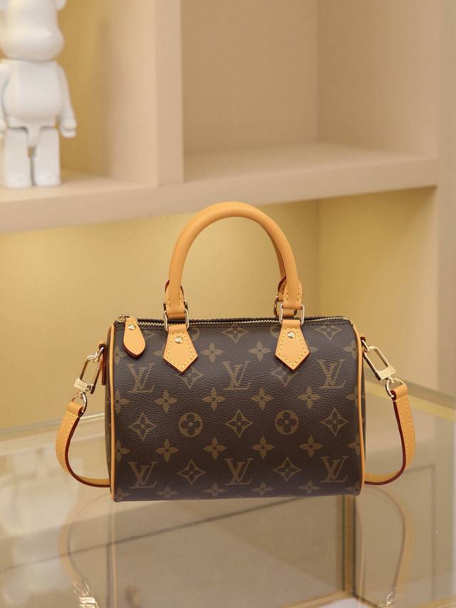 顶级原单变码芯片版 M81086 老花 本款 Speedy BandoulièRe 20 手袋采选 Monogram 帆布、牛皮革饰边和织物内衬,以玲珑尺寸延续 顶级原单变码芯片版 M81086 老花 本款 Speedy BandoulièRe 20 手袋采选 Monogram 帆布、牛皮革饰边和织物内衬,以玲珑尺寸延续