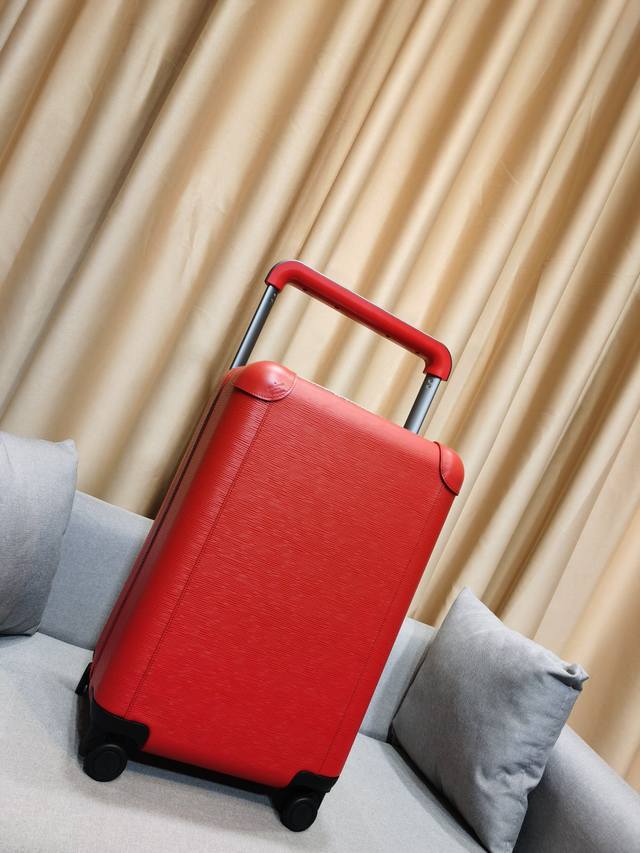 高品质 L.V拉杆箱旅行箱高端货，变色皮，海关锁，万向轮，铝制宽拉杆时尚大气，范冰冰，李晨，吴秀波，大表姐，井柏然明星同款！总有他就是身份的象征！ 系列：经典水