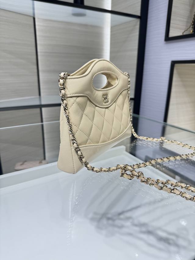 Ohanel 24S 最新款 Mini 31 Bag 奶茶色 横版 羊油蜡皮 Ap4710 尺寸17.5X20.5Cm