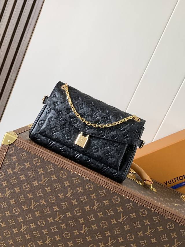 顶级原单，变码芯片 M14973杏色 M14604黑色 本款 Anytime Flap Bag 手袋取材 Monogram Empreinte 皮革，延续 An