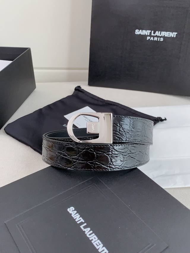 圣罗兰 意大利进口头层鳄鱼纹牛皮配平纹底，搭配真空电镀亮面纯铜扣，官网新款，专柜有售，市场顶级品质，支持验货 配送全套专柜包装，宽度 3.0Cm