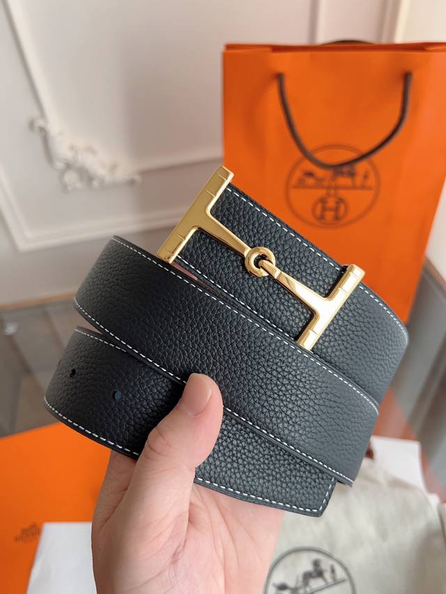 爱马仕 双面意大利进口头层荔枝纹牛皮，搭配真空电镀亮面纯钢扣，经典款式，专柜有售，市场顶级品质，支持验货 配送全套专柜包装，宽度 3.8Cmp