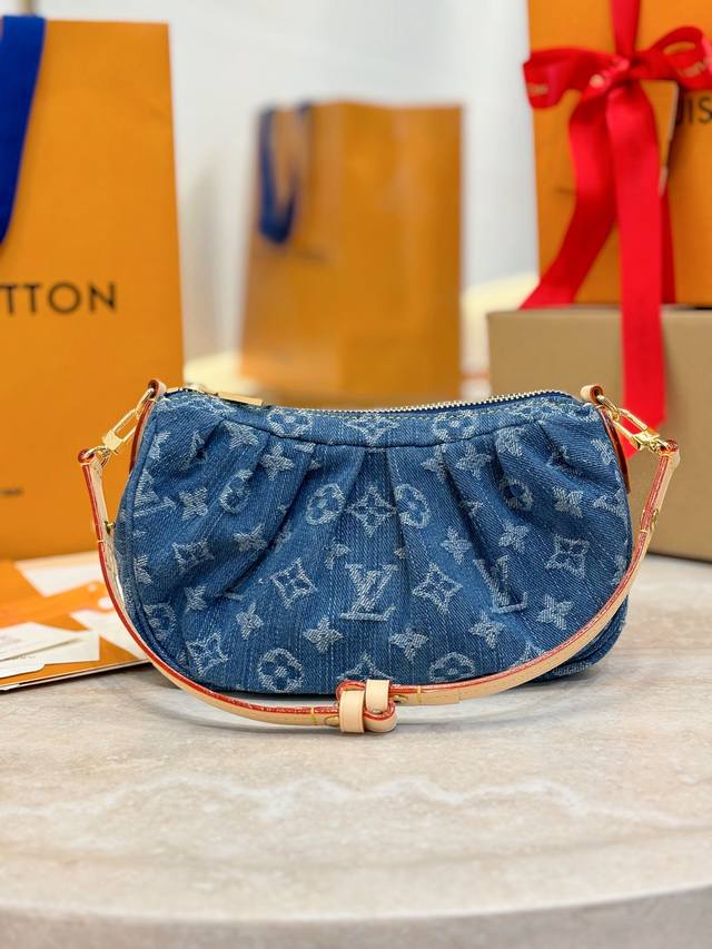 免税芯片 Pochette Valley 手袋 M13571蓝色 Pochette Valley 手袋取材 Monogram 棉质丹宁布 搭配撞色牛皮革饰边和耀