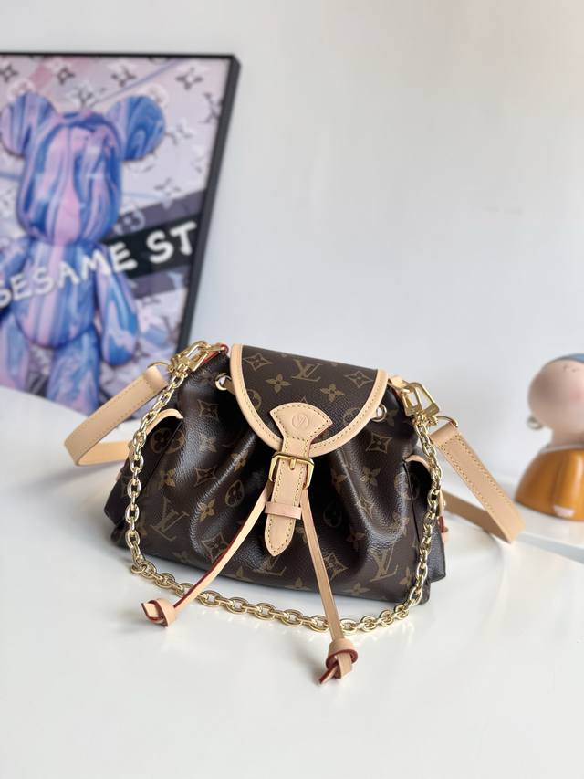 163C动态芯片配专柜包装』 海外原单M25085独家实拍！ OdyséE 手袋出自 2025 早秋系列，以风尚日常设计致意品牌传承。耀目搭扣和可拆卸链条点亮