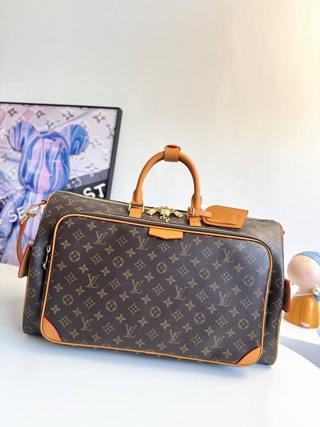动态芯片 海外原单M14735独家实拍！本款 Keepall Cargo 50 旅行袋出自 Monogram Archive 系列，以摩登笔触致意品牌经典设计。