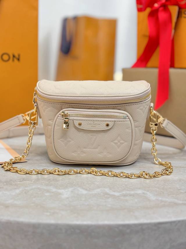 Mini Bumbag 手袋 M14420奶茶色 本款 Mini Bumbag 手袋以 Monogram Empreinte 软粒面皮革呈现 Monogram