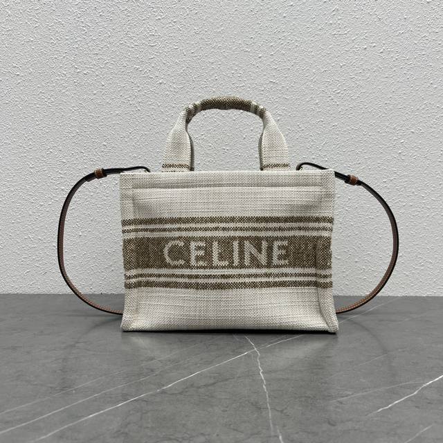 厂价 。 最高版本原厂皮顶级原单配专柜全套包装 新品上线 Cabas Thais 小号Celine 条纹织布 手拎包 肩背包 斜挎包！ 这款包是季节限定最新推出