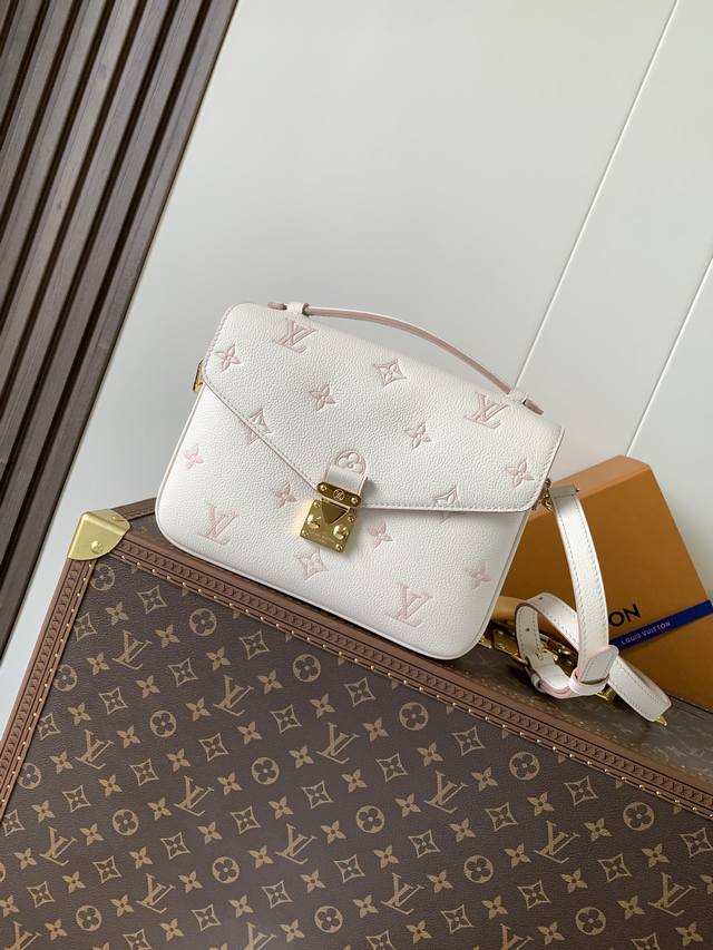 顶级原单，变码芯片M14977奶油色 全皮邮差包 New MéTis Pouch 邮差包 这个版本的Pochette MéTis Mm展示了House更新的Mo