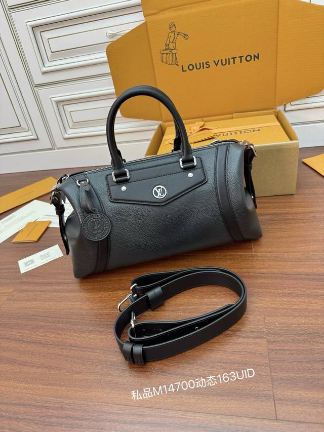 独家163首发型号：M14700私品 163动态Uid 进口菱形面料 品质第九次升级，进口原厂皮．专柜同步，动态电子芯片、礼品袋、保护纸，铜版电子标签、合格证