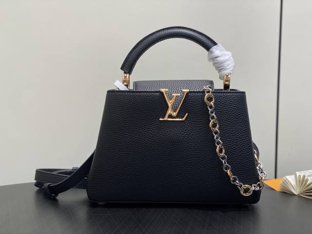 原单精品 M12936黑色 链条全皮Cap那英款 Capucines 小号手袋 本款 Capucines 中号手袋出自 Chain On You 系列，以 Ta