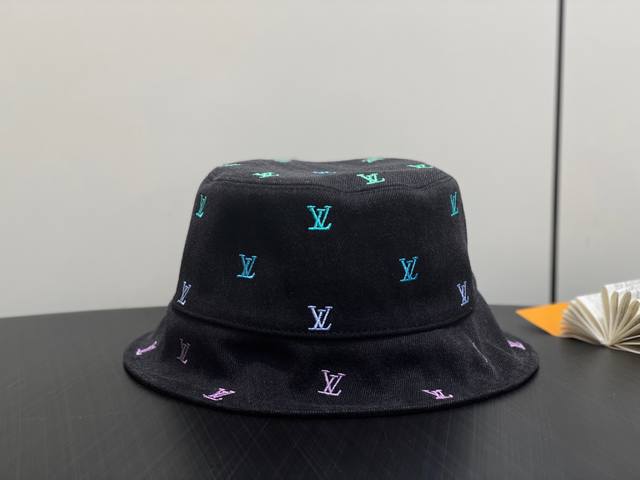 原单精品 M7978黑色 帽子渔夫帽 当季新款 Lv Blason Shading Denim 双面渔夫帽 Lv Blason Shading Denim 双面
