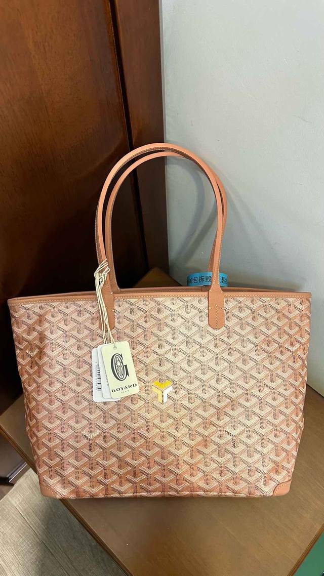 图片为小号 新款珠光面料 原厂珠光皮 大小两个尺寸 如果觉得没拉链的Saint Louis安全性不够高、那么拉链款的Artois绝对是首选给人以足够的安全感与私 图片为小号 新款珠光面料 原厂珠光皮 大小两个尺寸 如果觉得没拉链的Saint Louis安全性不够高、那么拉链款的Artois绝对是首选给人以足够的安全感与私