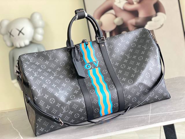 顶级原单型号01951 Virgil Abloh 将 Basketball Keepall 55 旅行袋由品牌档案引向篮球赛场，为经典设计渲染 Nba 标志色彩