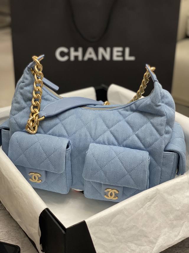 牛仔Chane125C 早春系列 Hoho嬉皮包 双袋口设计非常特别 上身效果真的绝 随性又优雅 金属链条 又潮又复古 容量很大 As5302#，尺寸:27×3
