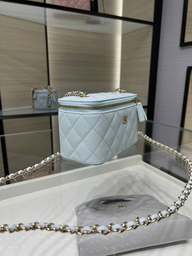 Ohanel 25S 春夏长款鱼子酱 盒子包 升级版 内里全皮配小镜子化妆品Size：16×8×10Cm. Ap1740