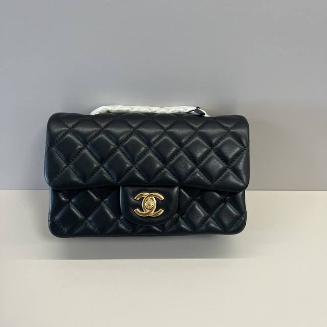 独家实拍 Cf 20Cm羊皮进口小羊皮，升级版市场独家好货，可以进出专柜对比的顶尖货，皮质细节及做工看图片哦，堪称完美！欢迎货比三家