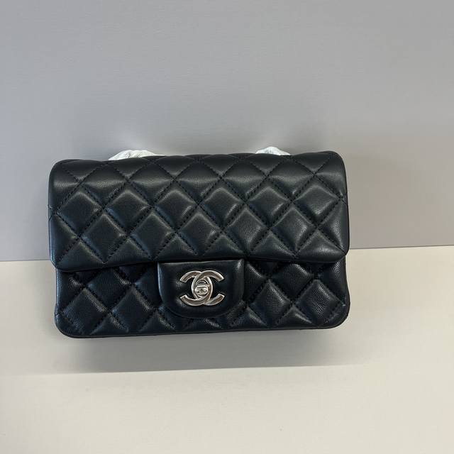 独家实拍 Cf 20Cm羊皮进口小羊皮，升级版市场独家好货，可以进出专柜对比的顶尖货，皮质细节及做工看图片哦，堪称完美！欢迎货比三家