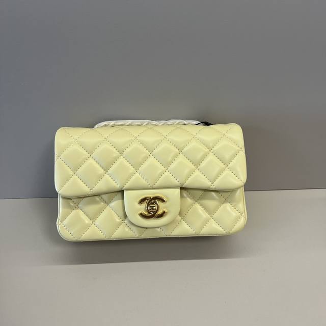 独家实拍 Cf 20Cm羊皮进口小羊皮，升级版市场独家好货，可以进出专柜对比的顶尖货，皮质细节及做工看图片哦，堪称完美！欢迎货比三家